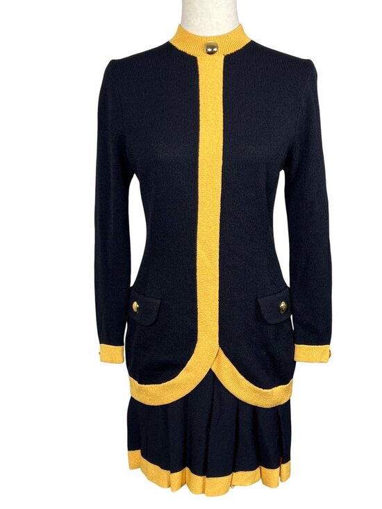 St. John by Marie Gray Dresses & Skirts - ST. JOHN by MARIE GRAY Skirt Suit 2pc Santana Knit Black & Gold Sz 4 EUC